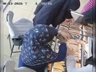 [VIDEO] Dua wanita berjubah, berpurdah diburu larikan gelang emas