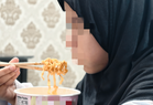 Ibu tak bagi, saya guna duit sekolah beli ramyeon