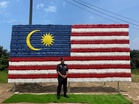 Cipta Jalur Gemilang gergasi guna 1,400 botol mineral