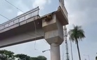 Tangga jejantas pun kena kebas