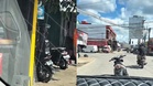 Tak tahan panas, ‘rider’ tinggalkan motosikal semasa lampu merah