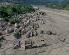 Banjir lumpur musnahkan kampung, 95 maut, 17 pelancong Malaysia hilang