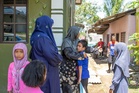 ‘Bye bye…adik nak pergi jauh, bawa emak’