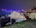 Sejam berpaut pada kanopi akibat ribut