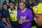 [VIDEO] Selesai bayar jamin RM450,000, Azeez Rahim masih dalam tahanan sehingga esok