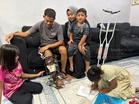 ‘Kami bertahan hidup sebab ada jualan burger’