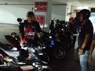 [VIDEO] Lagak mat rempit di Melaka Sentral ‘makan diri’ kena saman