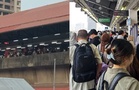 [VIDEO] ‘Hari Isnin mesti sejam beratur nak naik tren’