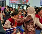 [VIDEO] Selamat pulang, sang juara! – Fadhlina