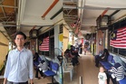 Ruang menunggu klinik ibu dan anak sempit, panas