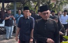 [VIDEO] Anwar, Wan Azizah hadir solat jenazah Tun Siti Hasmah