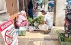 Kaki lima kedai pun disewa kepada orang asing