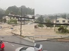 [VIDEO] Banjir KL, Ampang: Tiga mangsa terkandas dalam kereta