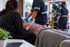 Mak merajuk buat-buat tak sedar, anak panggil ambulans