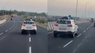 Polis berpaut pada bumbung kereta penyeludup sejauh 40 kilometer
