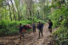 Warga emas uzur diusung penduduk kampung ke bank