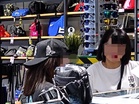 Dua wanita beli bag, topi guna duit palsu RM300