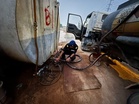 Guna lori tipper seleweng diesel