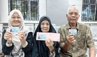 ‘Seronoklah, umur 102 tahun dapat MyKad baharu’