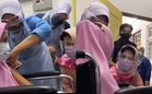 [VIDEO] Tun Siti Hasmah nyanyi lagu Enjit-Enjit Semut tenangkan pesakit