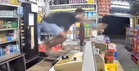 Pekerja lompat kaunter, kedai disamun lelaki berkapak