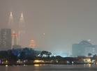 Siang ada 3, malam tinggal 1…itu pun samar