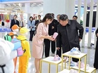 Didakwa meninggal, Kim Jong-Un muncul santai bersama isteri,anak