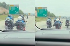 [VIDEO] Sudah kena hon masih tunjuk lagak ‘Superman’