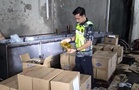 Rampas 6.4 tan minyak masak paket dalam stor, tiga lelaki ditahan