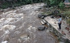 Elak berkelah, mandi air terjun ketika musim tengkujuh