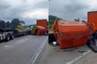 Kereta langgar babi sebelum bertembung lori