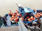 Feri terkandas beting pasir sebab elak pukat