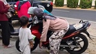 Tak sempat beli ubat, ibu tunggal meninggal dunia atas motosikal