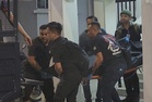 [VIDEO] Suami serah diri di balai selepas bunuh isteri