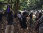Terkejut tengok orang menari dalam hutan