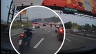 [VIDEO] ‘Rider’ ghaib, motosikal bergerak sendiri di Lebuh Raya Persekutuan