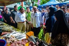 Prime Minister Anwar calls for outreach to hawkers and SMEs still unaware of government loan facilities