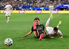 Pro‑Iran crowd roars as players salvage 2‑2 against New Zealand amid anthem boos and protests