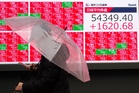 Asian stocks mostly sink as AI worries hammer tech