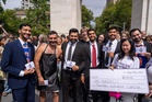 Spot the real Mamdani: New York mayor makes s’mores as look-alikes battle for US$100 (VIDEO)
