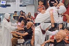 “Sebak Tengok, Anak Cucu Tersenyum Lihat Kasih Sayang Mereka” – Pertemuan Pasangan Warga Emas Selepas 47 Hari Undang Air Mata Netizen