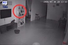 Keluarga Pulang Dari Cuti, Objek Misteri Berlegar Dalam CCTV Buat Pemilik Rumah Terkejut, Serangga Atau Entiti?