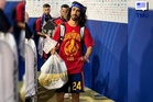 ‘Bawa Piala Dunia Dalam Plastik?’ Aksi Pemain Sepanyol Buat Netizen Pecah Perut