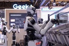 Robot Humanoid Di China Mampu Asingkan 1,200 Bungkusan Sejam, Teknologi AI Tarik Perhatian