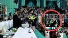 Niat Mahu Bergambar Dengan Rektor, Graduan Wanita Terjatuh Dari Pentas Ketika Majlis Konvokesyen