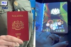 ‘Cantik Betul!’ Netizen Tumpang Bangga, Video Pegawai Sempadan Belarus Tampilkan Pasport Malaysia
