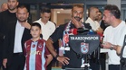 Ribuan Penyokong Trabzonspor Banjiri Lapangan Terbang Sambut Mohamed Salah