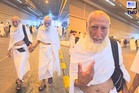 Disangka Sahabat, Rupanya Ayah Dan Anak Tunai Umrah Bersama