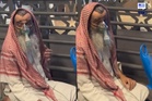 Sakit Tidak Menghalang Lelaki Ini Tunaikan Solat, Video Sentuh Hati Netizen