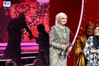 Siti Patah Balik Pimpin Datuk Habsah Hassan Di Pentas AIM25, Momen Penuh Adab Raih Perhatian